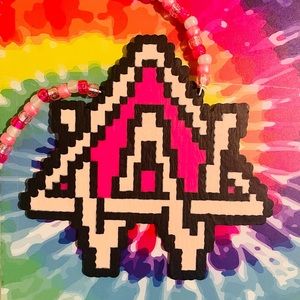 Alison Wonderland Perler Necklace